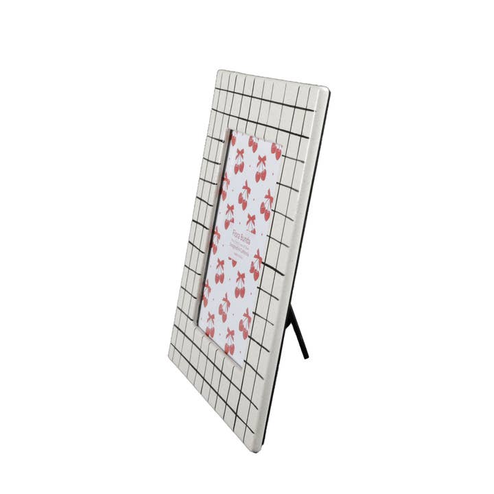 Flora Bunda Inc - Wholesale Picture Frame - 5 x 7 Checker Line Ceramic Frame