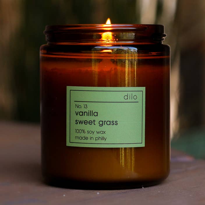N. 13 - Candela Sweet Grass alla vaniglia per la vendita all'ingrosso da parte di dilo