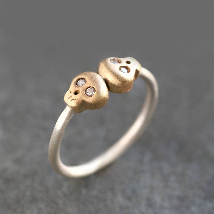 Bague Double Baby Skull en or 14 carats et argent avec diamants pour la vente par Michelle Chang