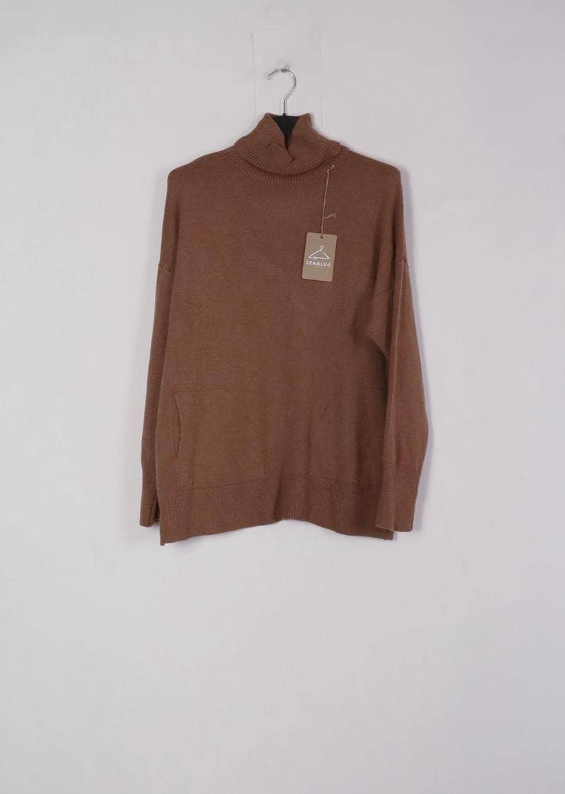 LÉA & LUC – wholesale Knitted jumper – Women′s – Turtleneck sweater with pockets REF. 003030