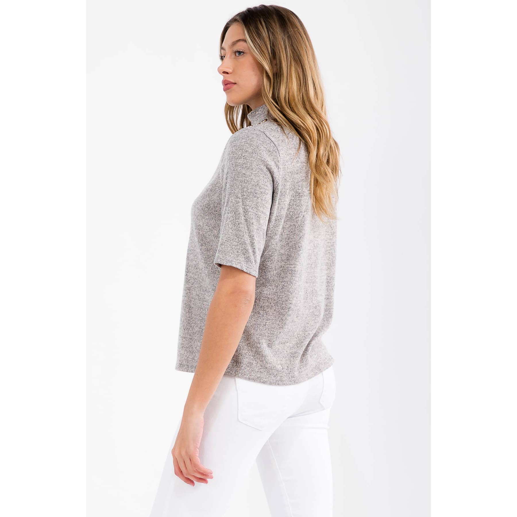 Heather havermout SWEATSHIRT MET KNOOPJES OP DE SCHOUDER EN OPSTAANDE KRAAG voor groothandel op Faire1