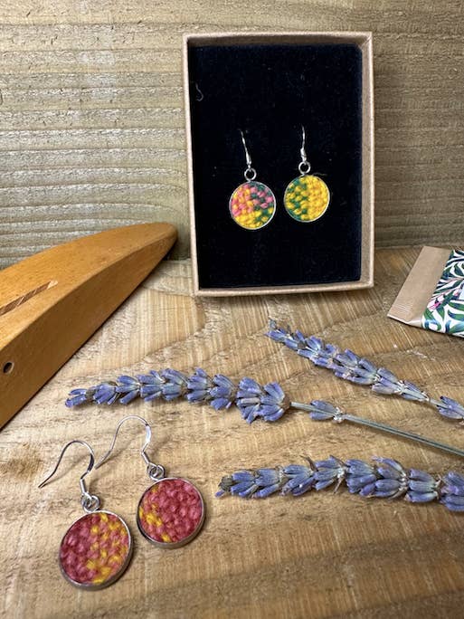 Håndfarvede og vævede britiske uldplaidøreringe for engroshandel hos Fruitbat Textiles