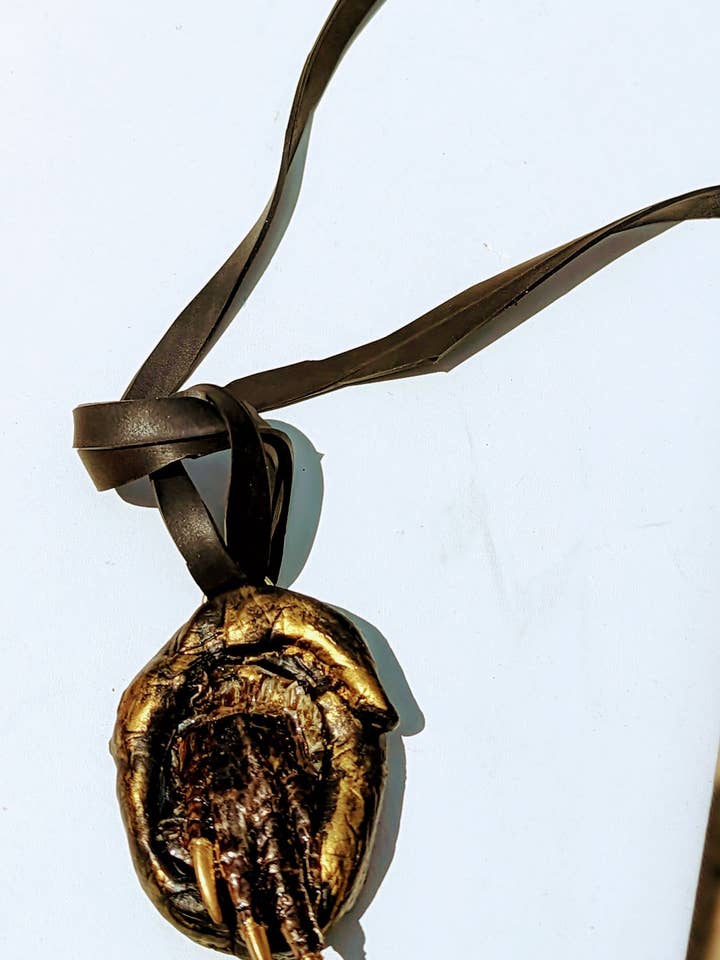 Collier artistique d'Halloween Spooky Diamondback pour la vente par Gay Isber Designs