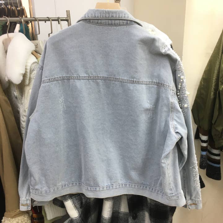 PEACH ACCESSORIES - Wholesale Denim Jacket - Women's - Romantic Floral & Pearl Light Blue Denim Jacket DNM0110
