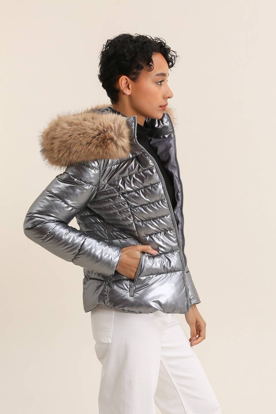Attrait Paris - Wholesale Jacket - Women's - Metallic short puffer jacket with faux fur hood38