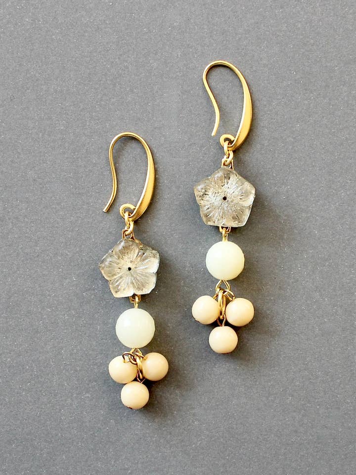 ISLE25 Blomster glas klynge øreringe for engroshandel hos David Aubrey Jewelry