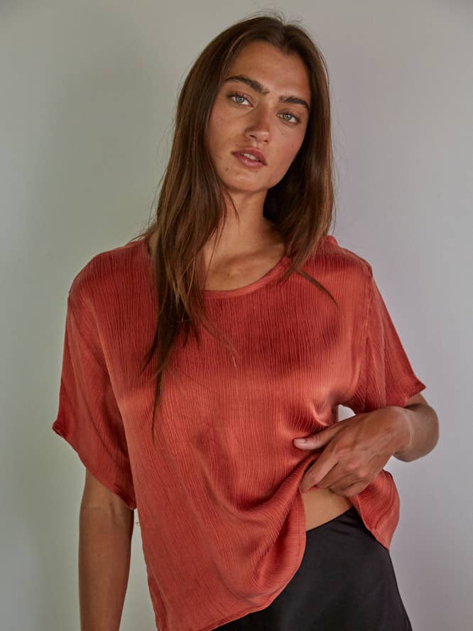 L7452 | Woven Cupro Viscose Rayon Short Sleeve Top for wholesale by By Together