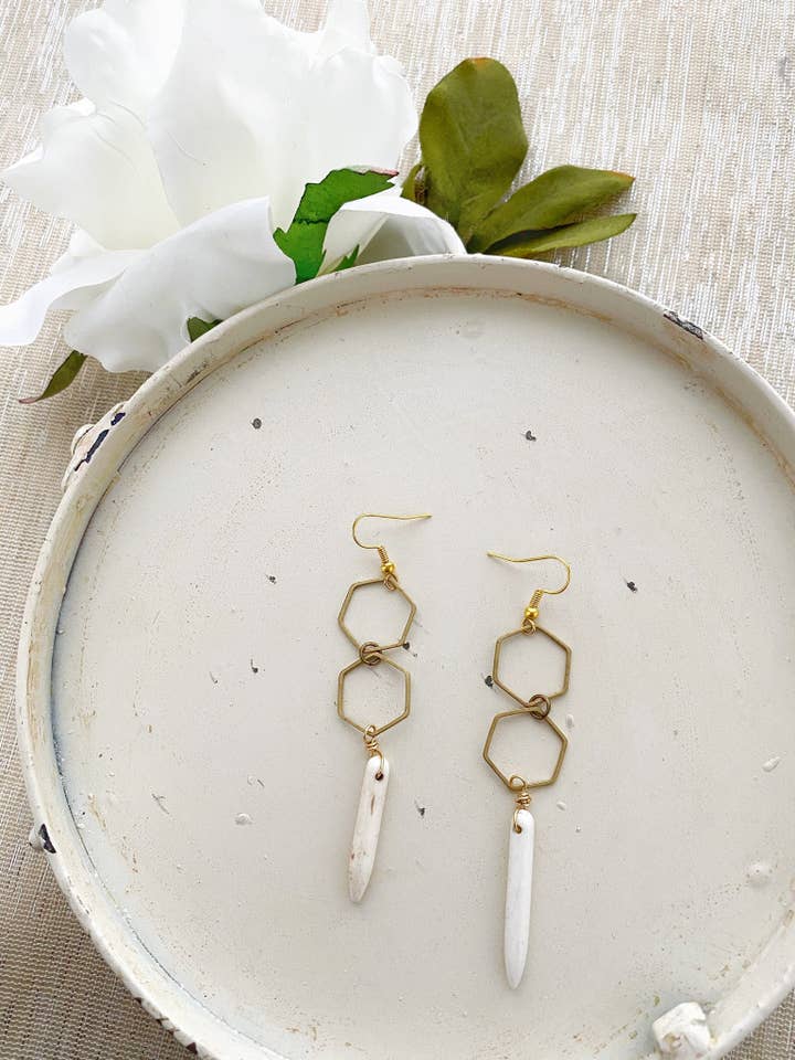 8745JE - Elfenben Örhängen för wholesale av Renee and Renae | Formerly The Katz Meow Creations