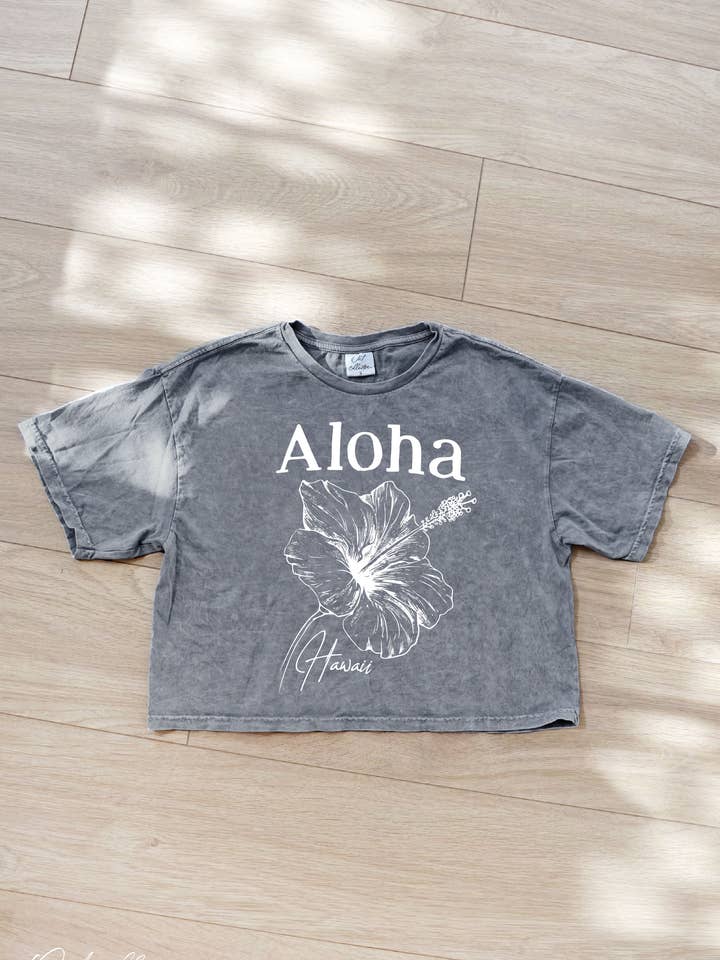 OAT COLLECTIVE - Wholesale Screen Printed T-Shirt - Women's - ALOHA HAWAII Cropped Mineral Washed Graphic Top
1