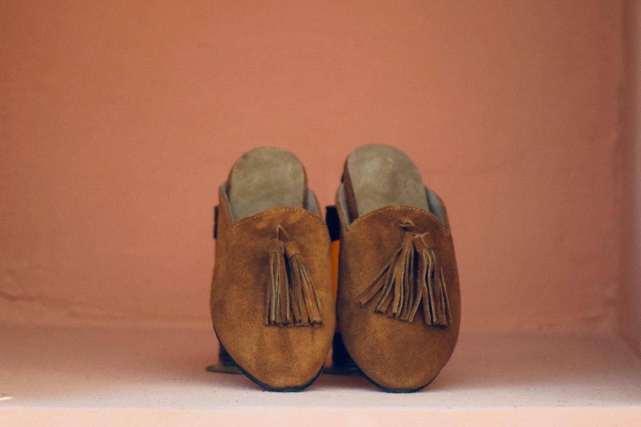 Mikwi – Großhandel Schlappen – Damen – Pantoletten aus Veloursleder für Damen, Lederhalbschuhe