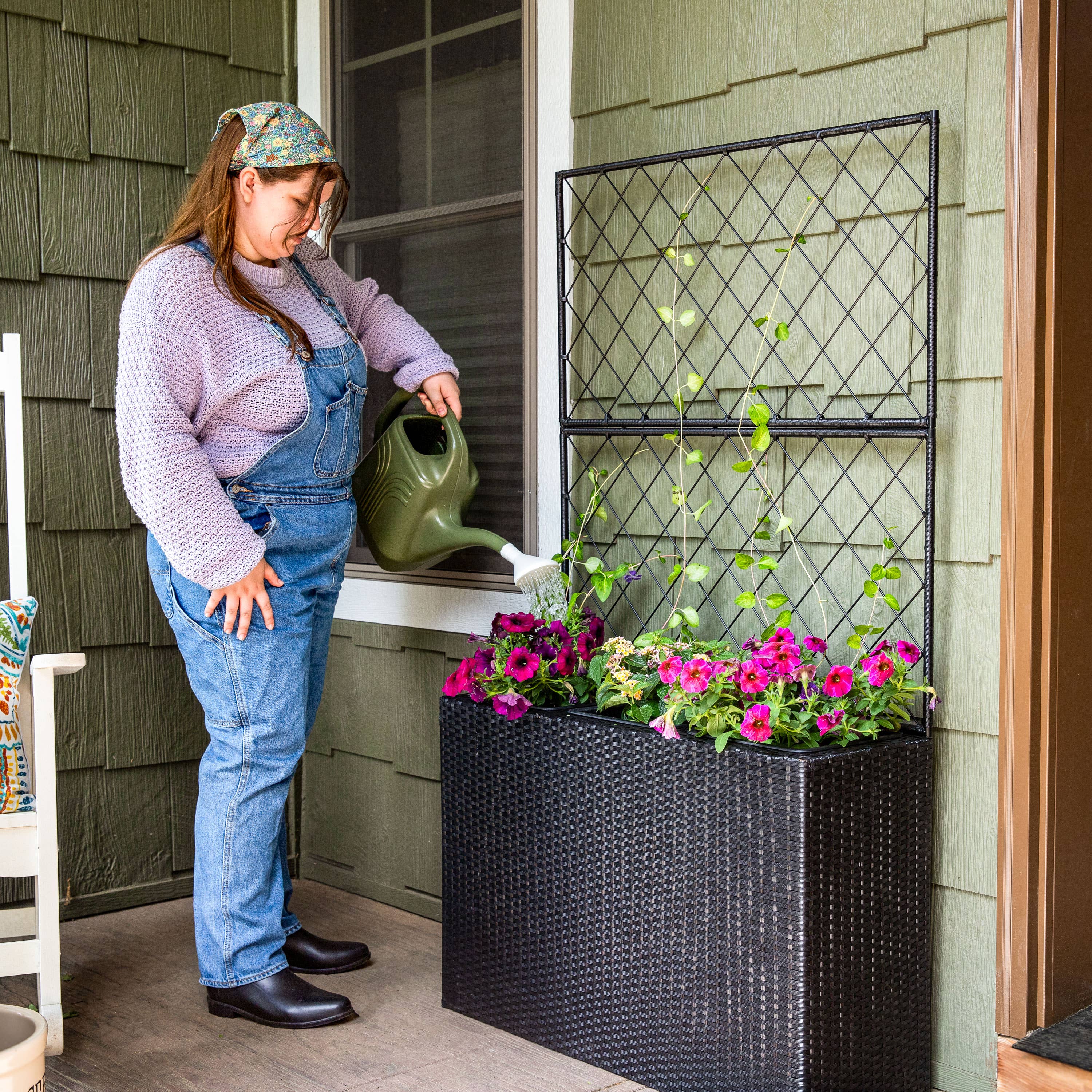 Sunnydaze Decor - Wholesale Plant Pot - 3-Section Wicker Planter Box with Trellis - Black8