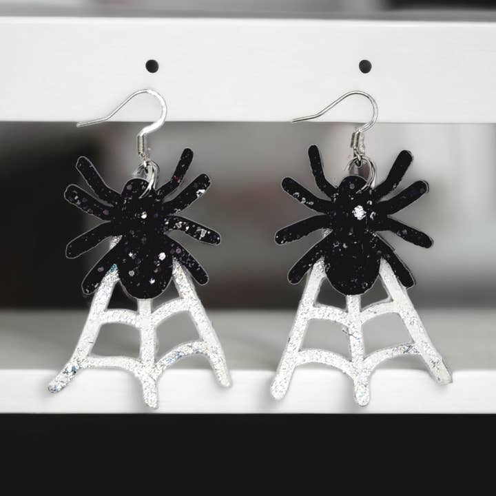 Araignée noire à paillettes avec toile blanche pour la vente par Bushleys Beauties, LLC