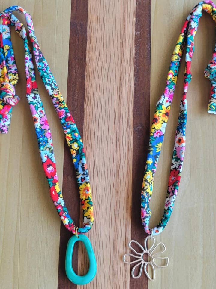 Écharpe en tissu fleuri pour la vente par JEMdesigns