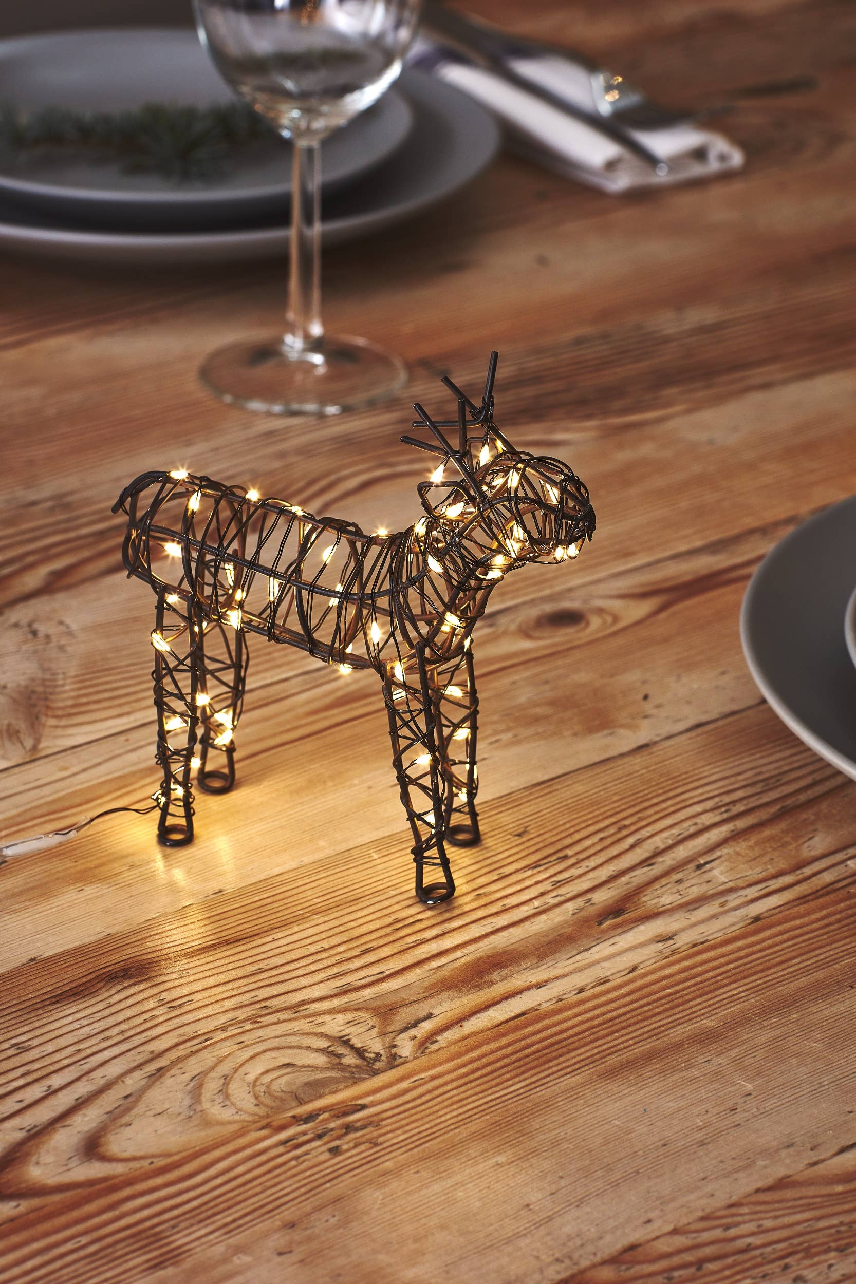 Lumina Of London AU - Wholesale Christmas decoration - Wire Reindeer - Table Light1