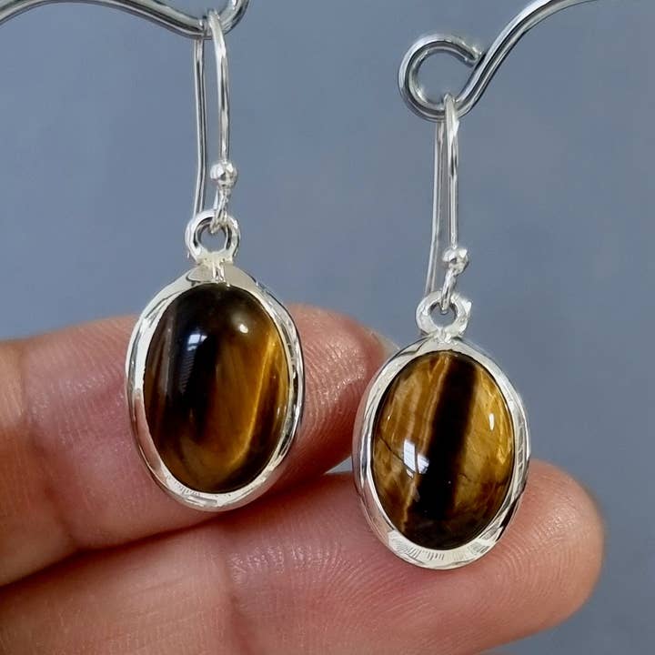 Store ovale øreringe med tigerøje | 925 sølv | 18-års jubilæum, TEE1 for engroshandel hos Mistry Gems