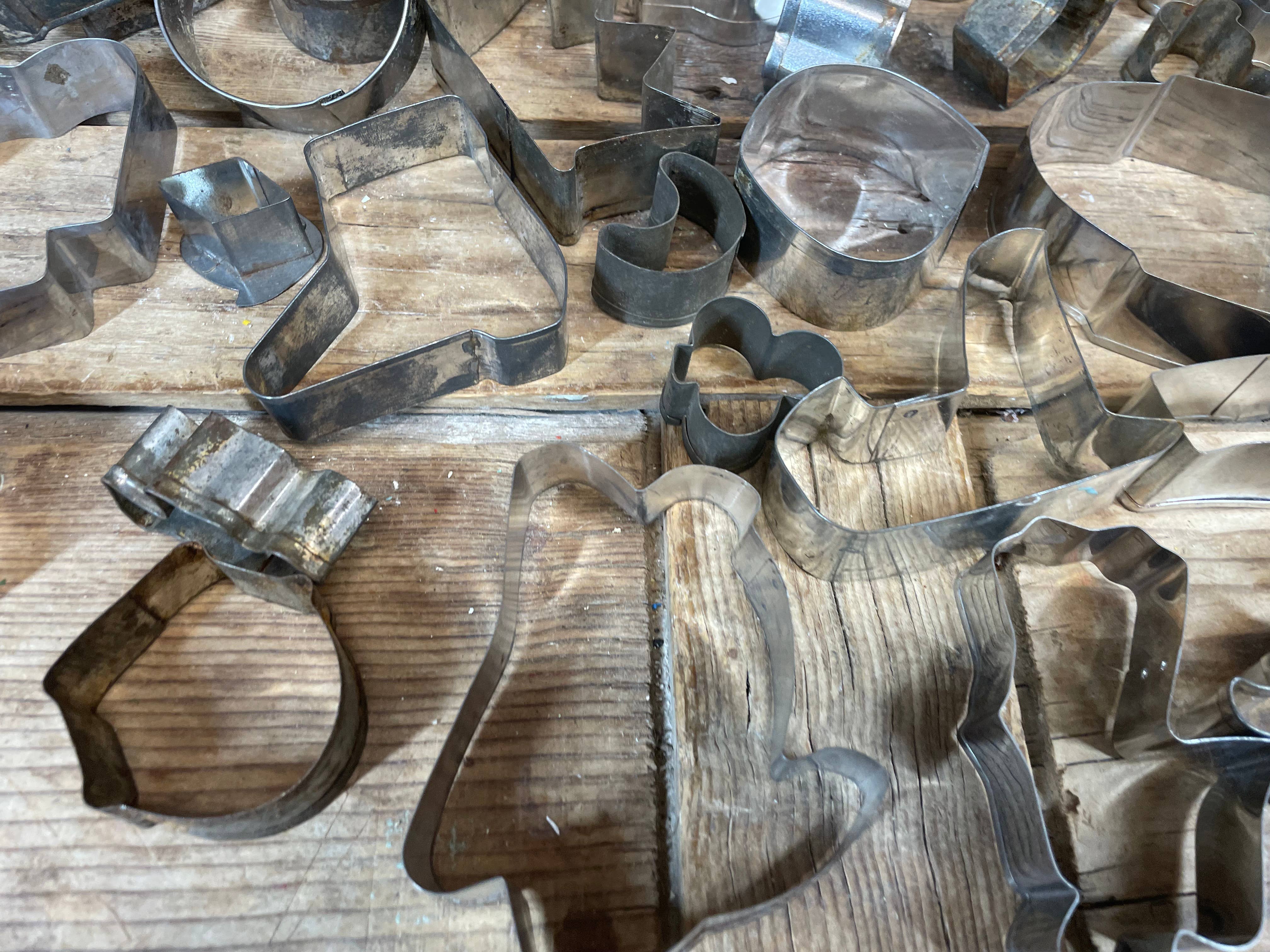 My Amigos Imports - Wholesale Cookie Cutter - Vintage Old Cookie Cutters-Farmhouse-Tin Cutter-ER-Assorted9