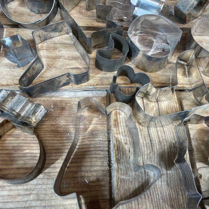 My Amigos Imports - Wholesale Cookie Cutter - Vintage Old Cookie Cutters-Farmhouse-Tin Cutter-ER-Assorted9