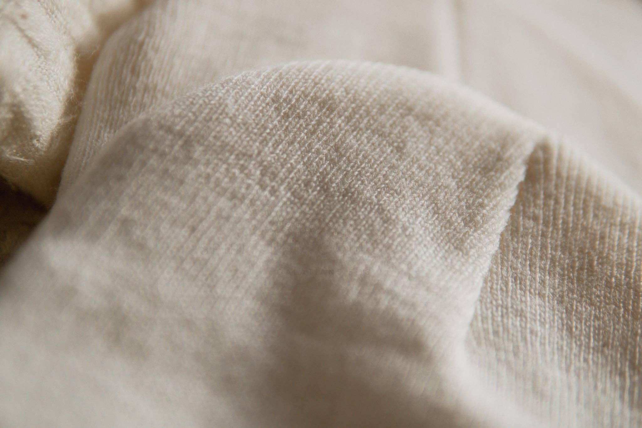 Blanco Jesus is King | Gorro de tobogán cristiano bordado de venta al por mayor en Faire1