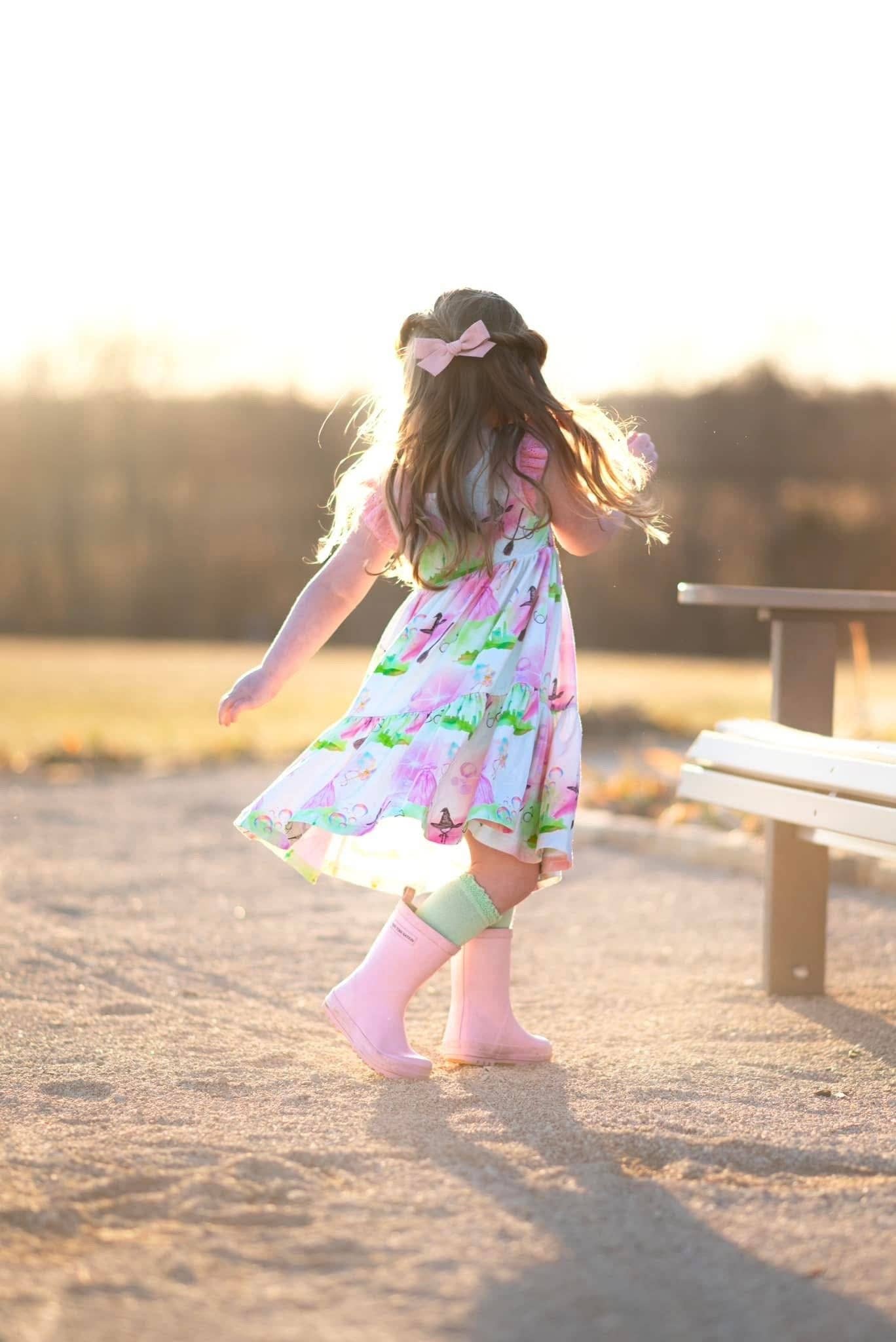 Riley & Rett – Engroshandel Kjole - Børn – Populær Flæse Blondeærme Lagdelt Snurretur10