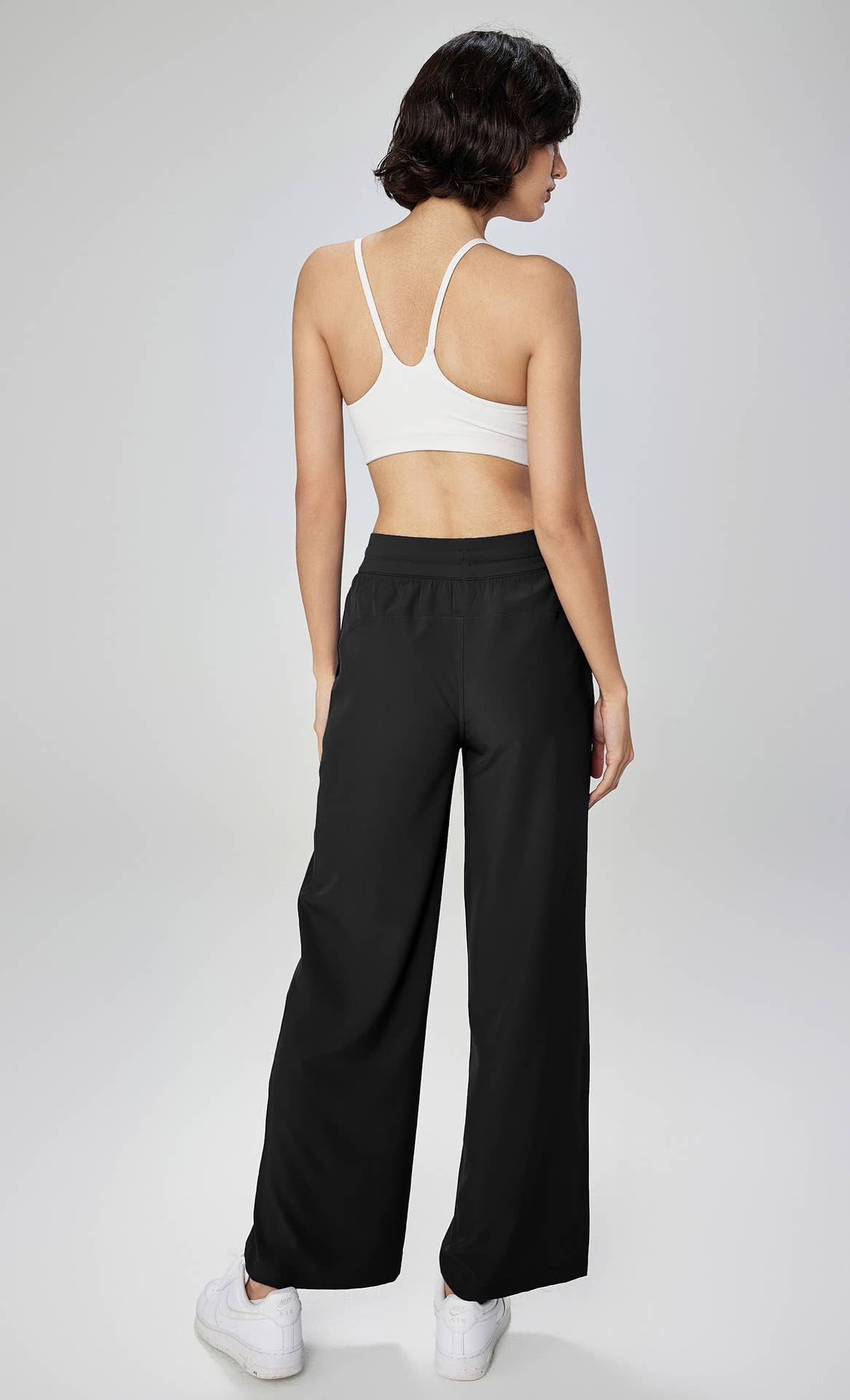 91thelabel - Vente Pantalon de sport – femme - Pantalon de sport Alexandria Easy-Fit à taille élastique et jambes droites 4