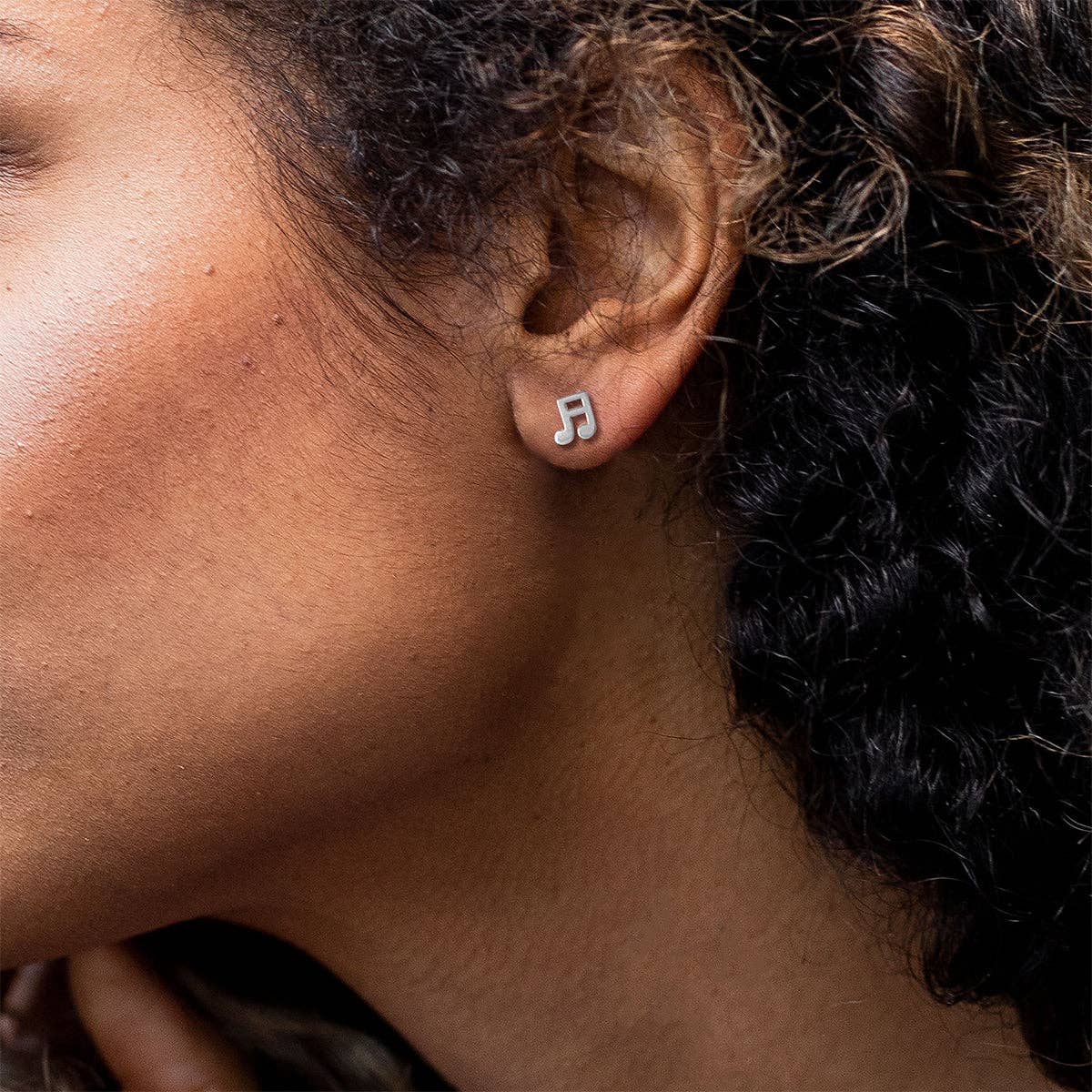 Boma Jewelry – wholesale Solitärörhängen – Musikaliska örhängen (ES 170)1