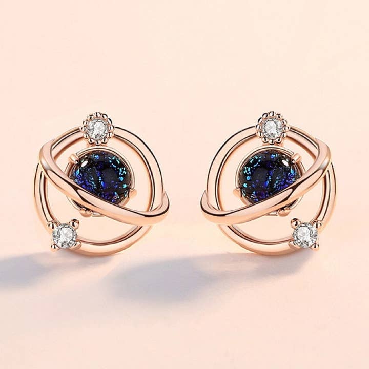 Perimade & Co. LLC – Engroshandel Ørestikkere – Planet Saturn Space Stud Øreringe i 925 Sterling Sølv2