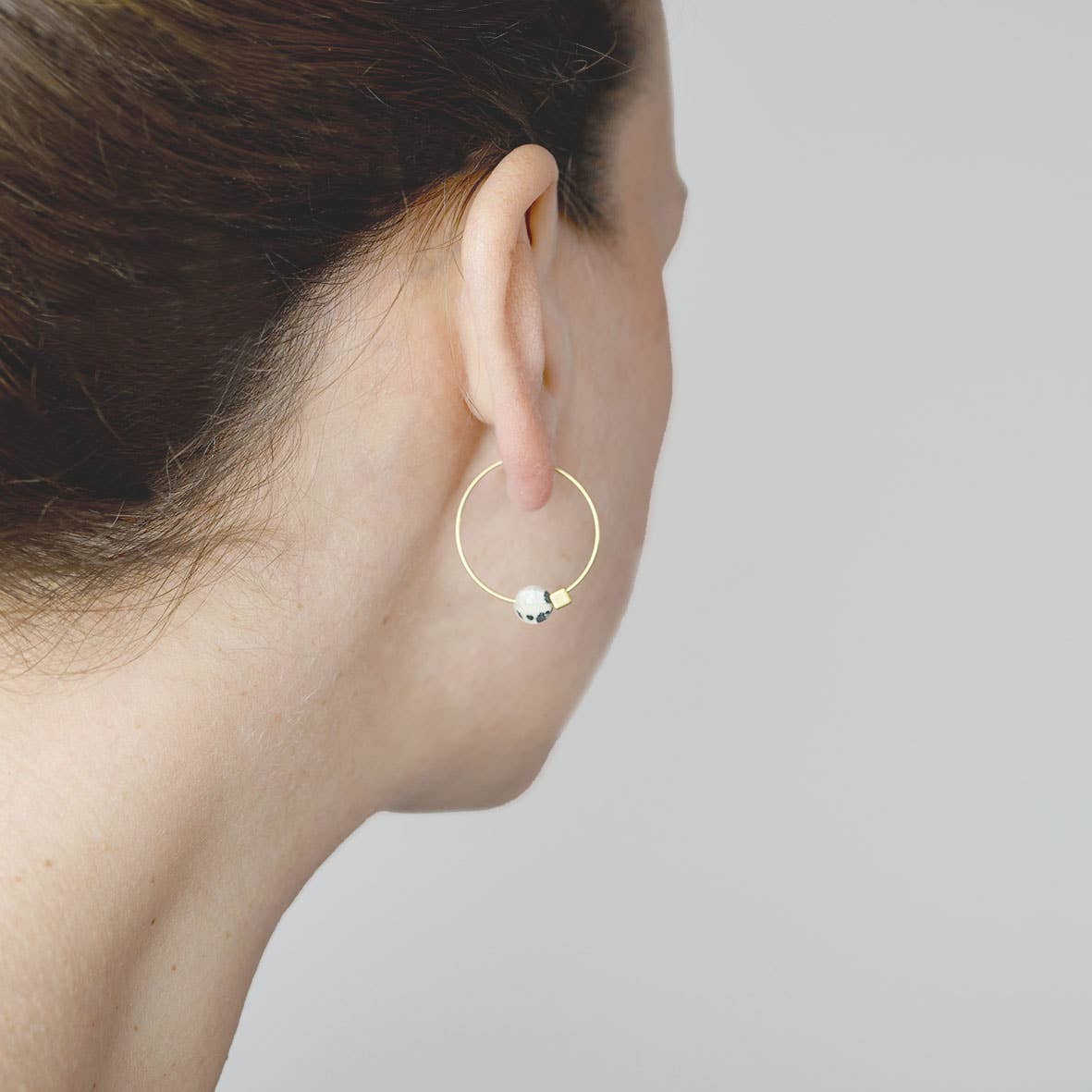 Fräulein Tapir – wholesale Hoop-örhängen – ALMA creoler med prickig dalmatinerjaspis1