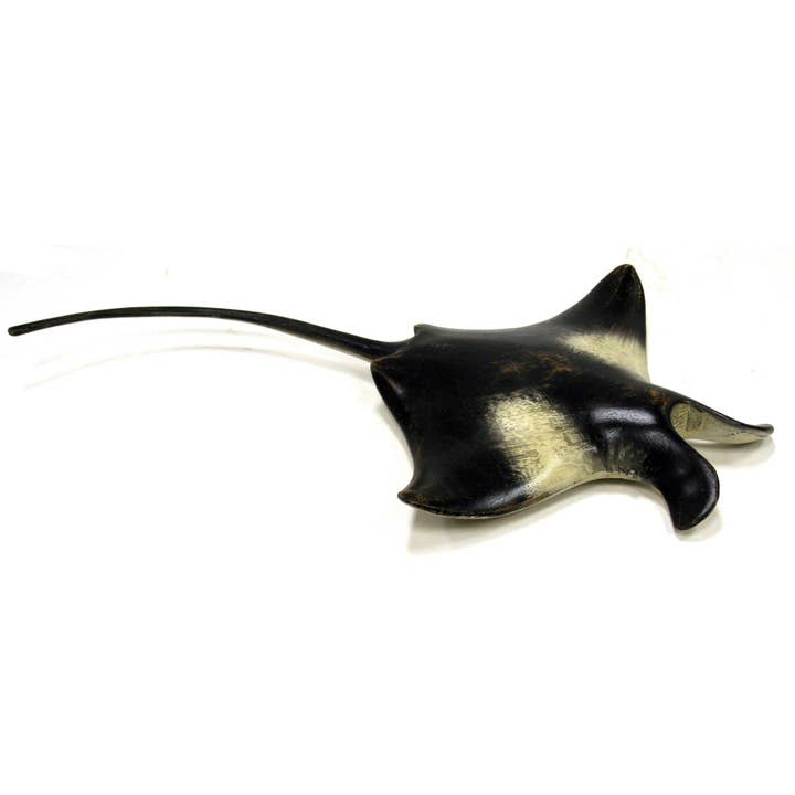 Raie manta en racine de bambou pour la vente par Modern Coastal by Contrast Inc.