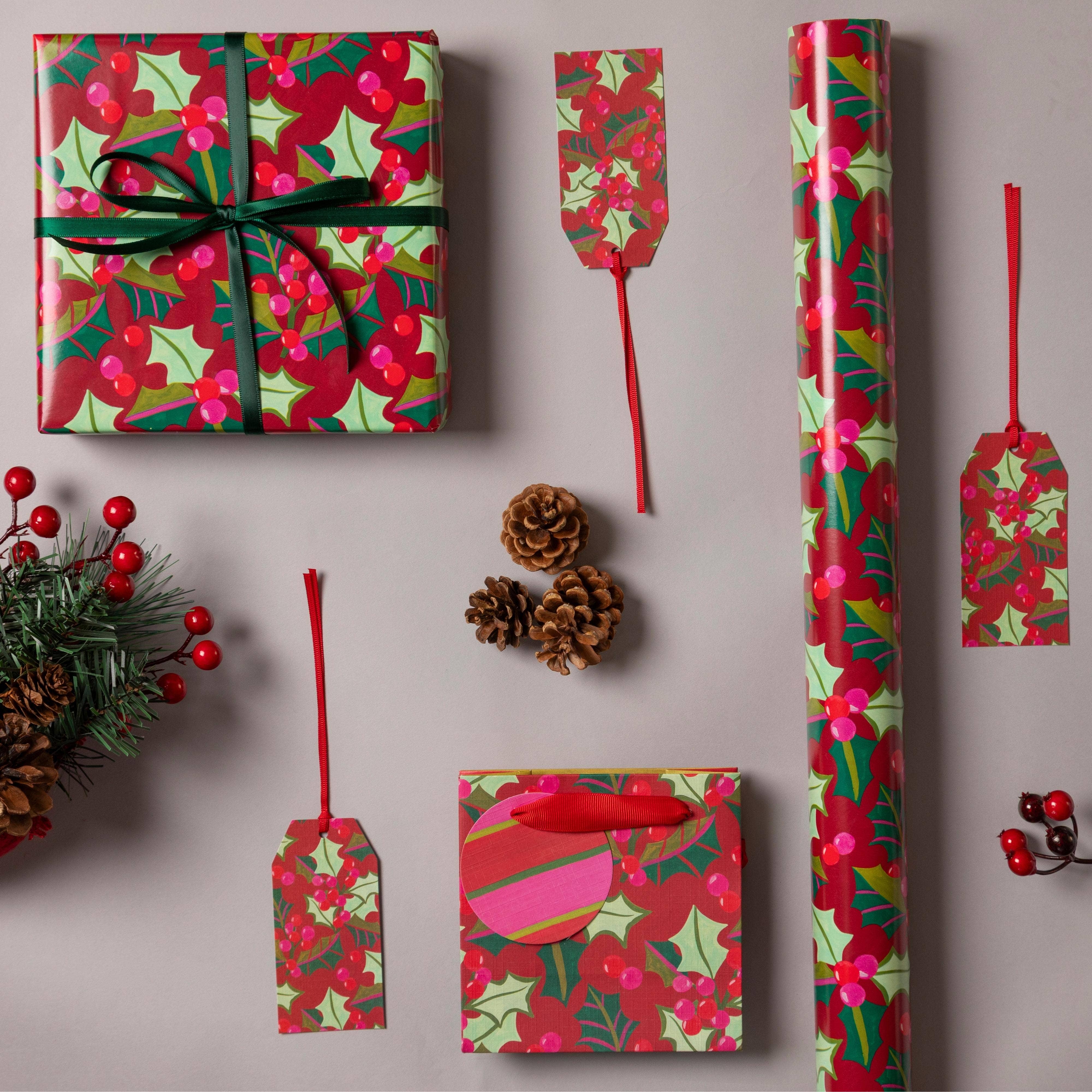 Penny Kennedy Ltd - Wholesale Inpakpapier per rol - Kerstmis 2025 Cadeaupapier 3M Rood Hulst Groen Eco2