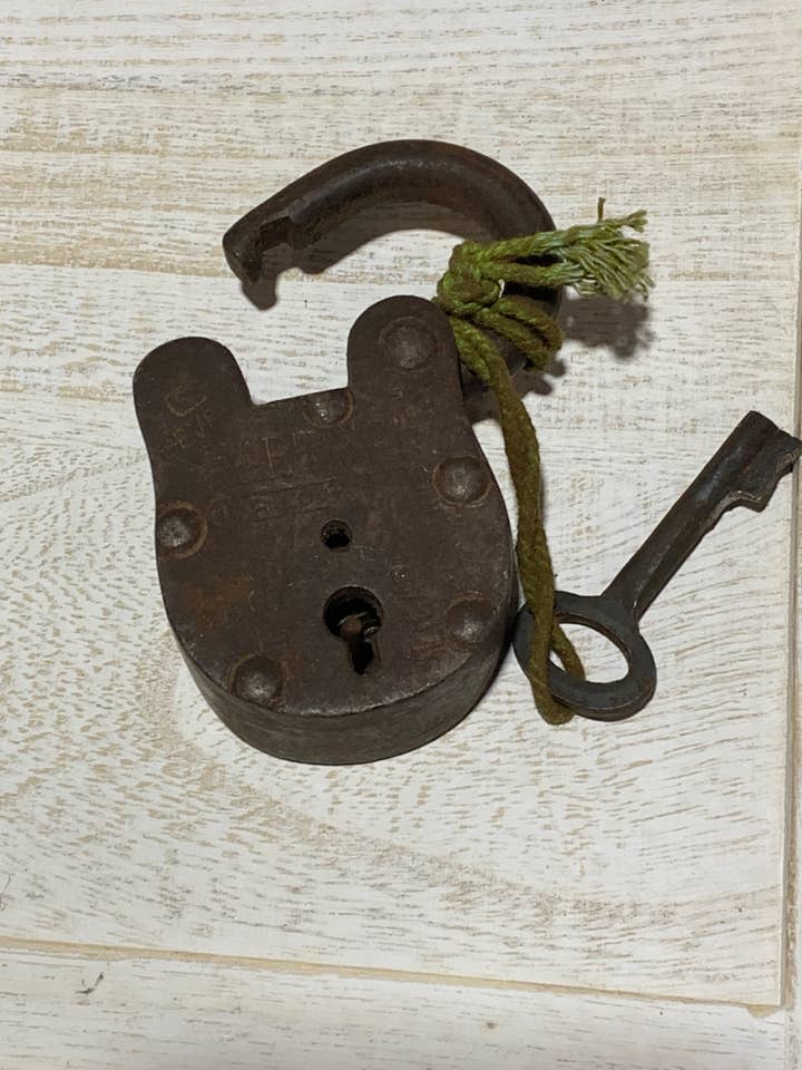 FECHADURA DE FERRO PEQUENA ANTIGA por atacado de Spura Home