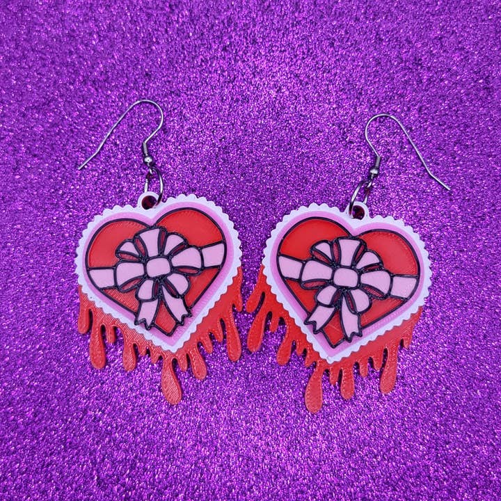Boucles d'oreilles boîte de bonbons cœur de Saint-Valentin en sang imprimées en 3D pour la vente par Printy Vibes