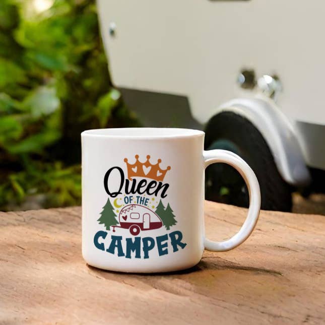 Tasse à café Queen of the Camper, tasse à café, RV Gifts Her pour la vente par Canary Road
