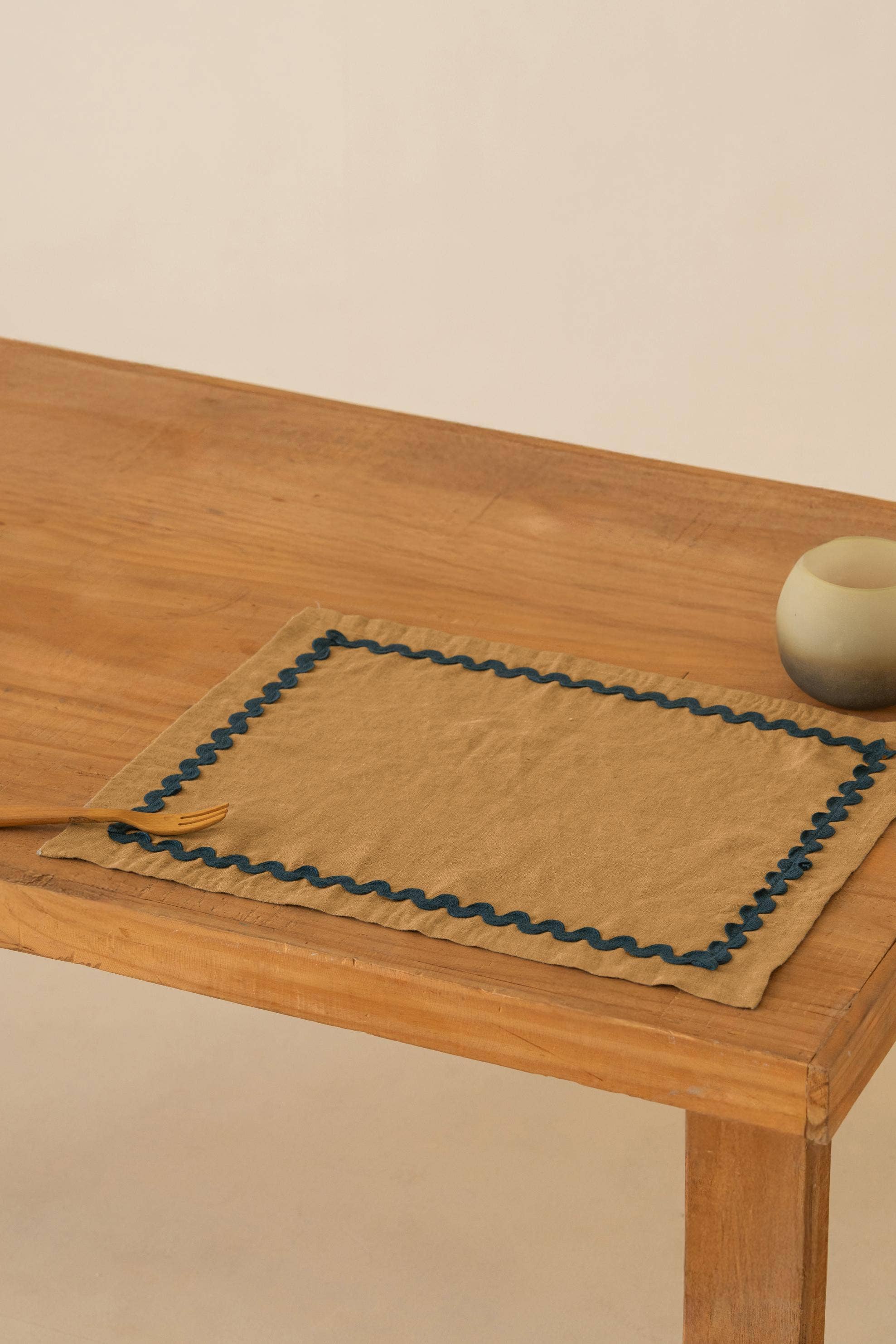 Live Linen – wholesale Placemat – Blue Lace Linen Placemat – Elegant Dining5