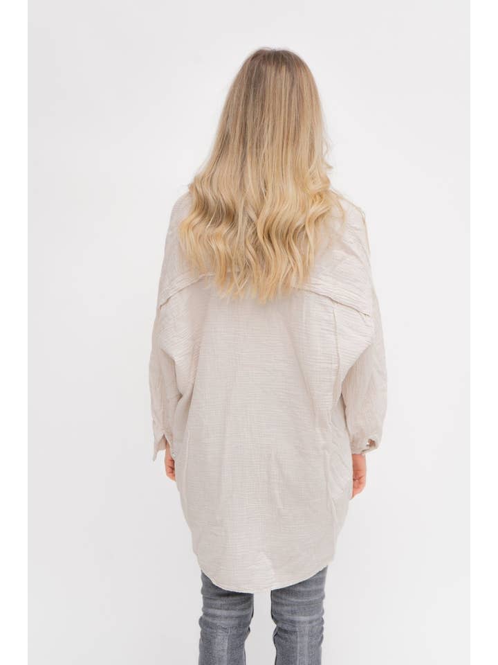 Wild Daisy – Engroshandel Skjorte med buttondown – til kvinder – Oversized muslin skjorte BONNIE i beige6