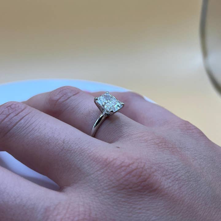 Elegant Jewels - Wholesale Engagement ring - 2 CT CUShion Lab Grown Diamond Solitaire Ring, 14K Gold
8