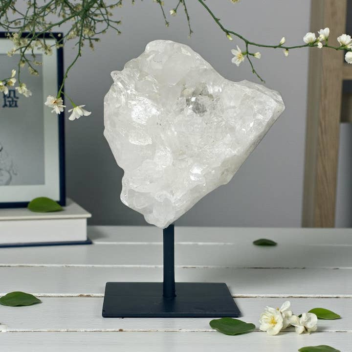 Groupe de Quartz Clair sur Support pour la vente par Earths Elements Wholesale