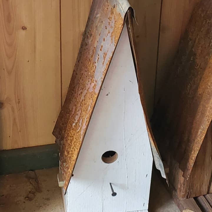 Flying Heart Threads - Vente Nichoir - Cabanon rustique en bois de grange recyclé et toit en métal, 2 tailles11