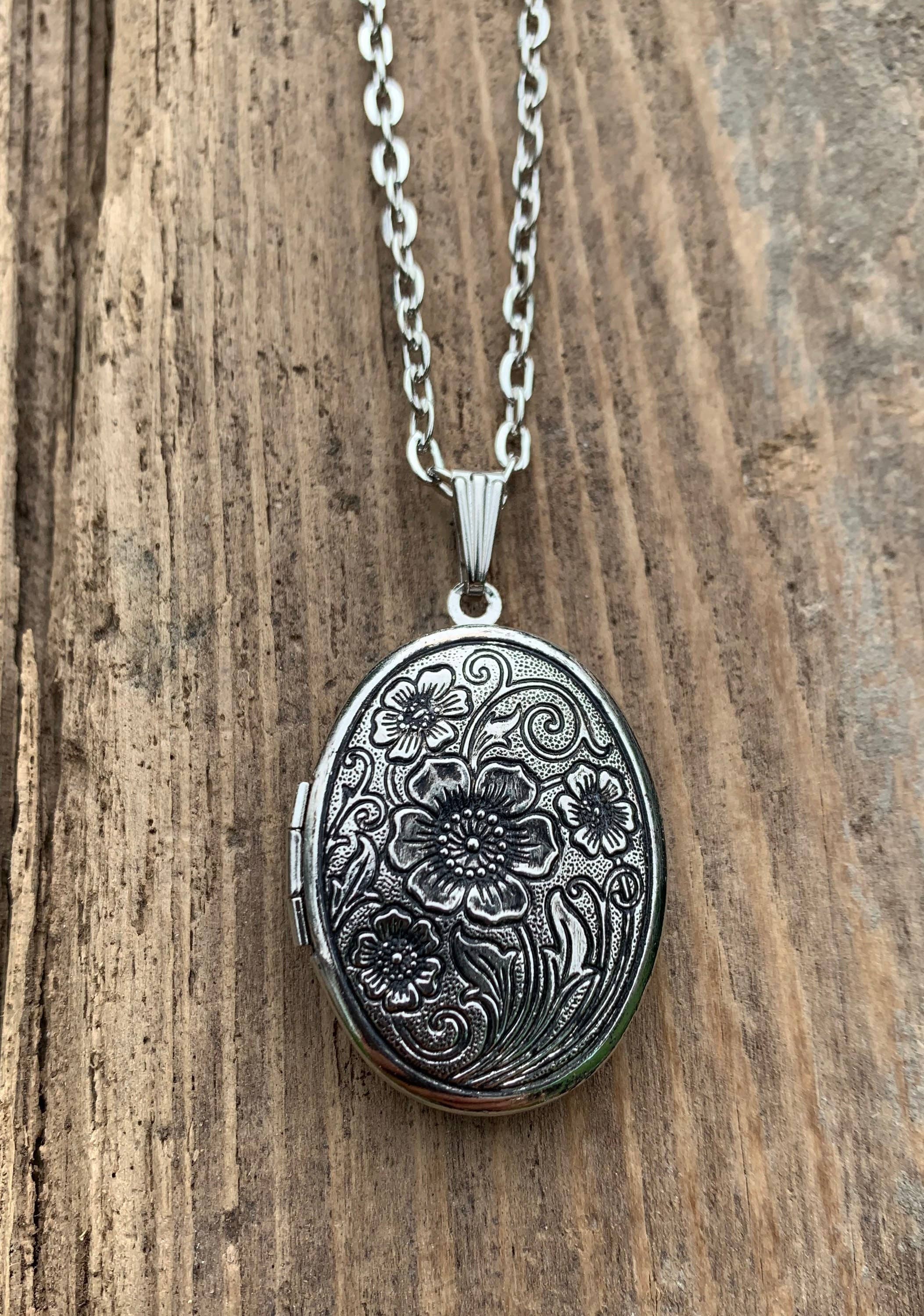 Urbanfarmergirls - Wholesale Locket Necklace - Vintage Style Antiqued Silver Locket Filled With Solid Perfu1