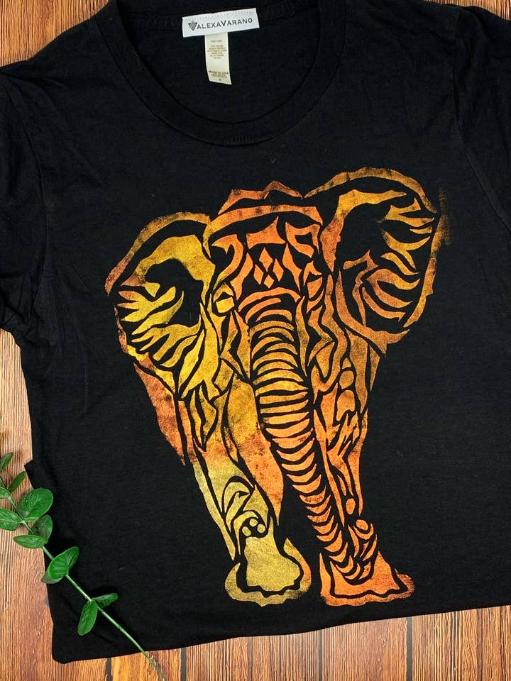 T-shirt en bambou peint à la main pour la vente par Third Wolf Designs