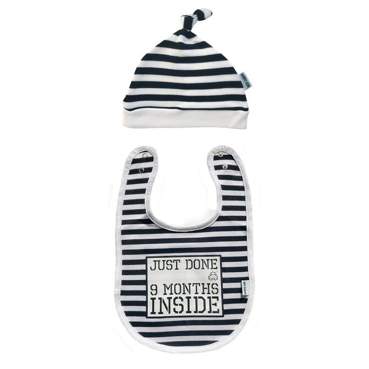 Just Done 9 Months Inside® Unisex New Born hagesmæk og hat for engroshandel hos Lazy Baby®