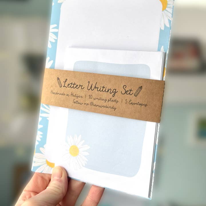 Daisy Letter Writing Set - 10 Writing Sheets + 5 Envelopes for wholesale by Wee Birdy