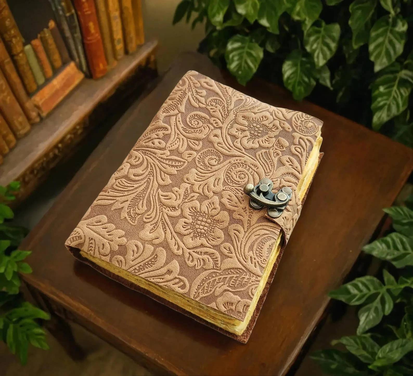 MNM HANDICRAFTS - Wholesale Journal/Diary - Floral Handmade Brown Leather Journal: Vintage Lock Diary