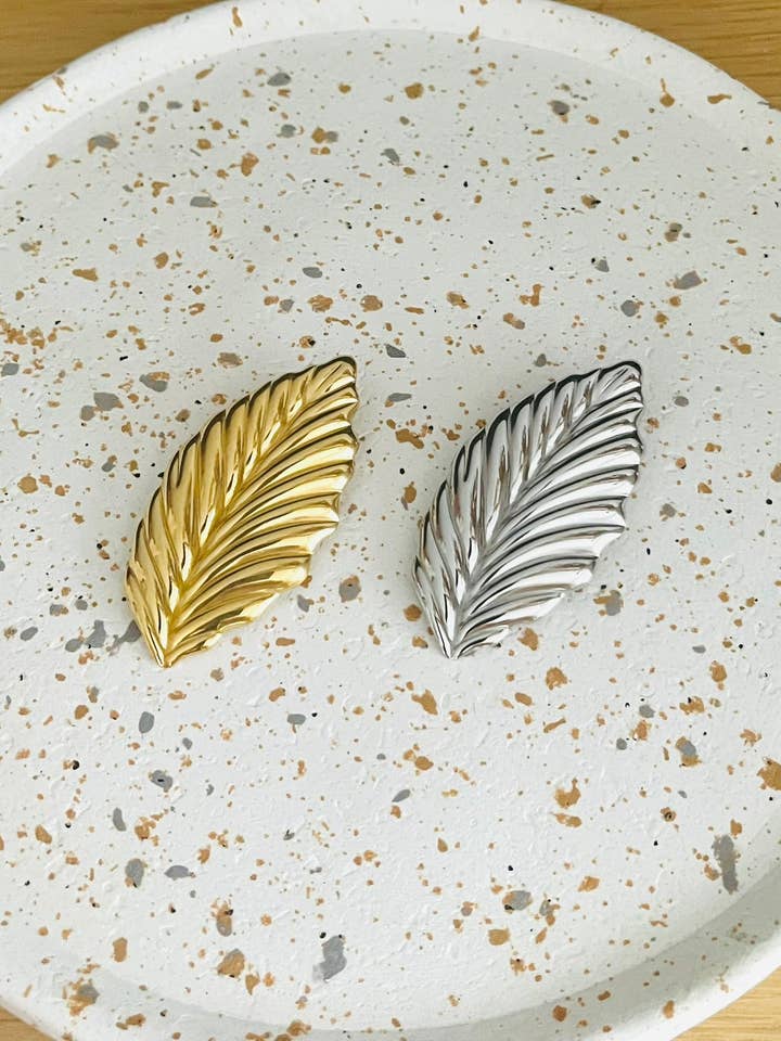 Stainless steel leaf brooch for wholesale by Innaya