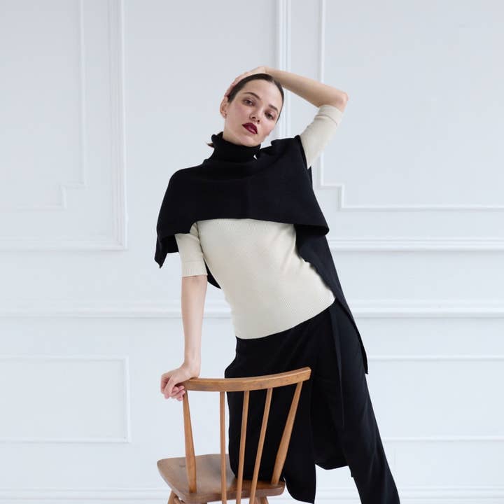 London Atelier Byproduct – wholesale Knitted jumper – Women′s – Black Knit Turtleneck Shawl1