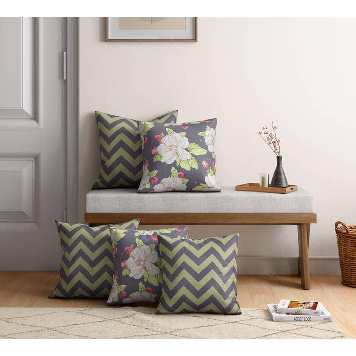 Ensemble de 5 housses de coussin Chevron Melavo en satin mélangé de 16 x 16 pouces pour la vente par India Circus