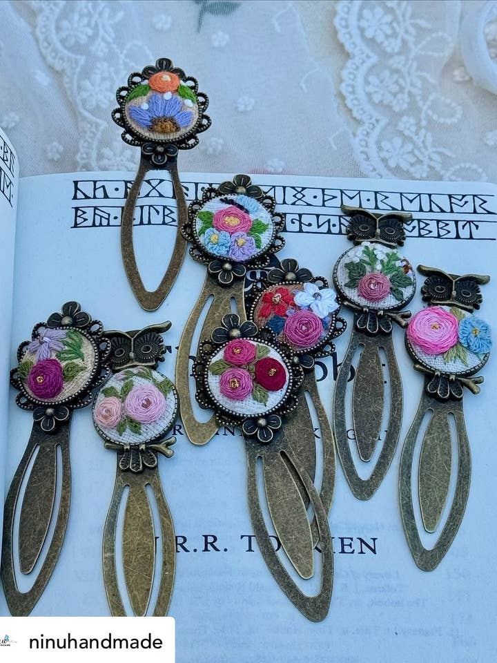 Mystisk broderet bogmærke for engroshandel hos Ninu Handmade