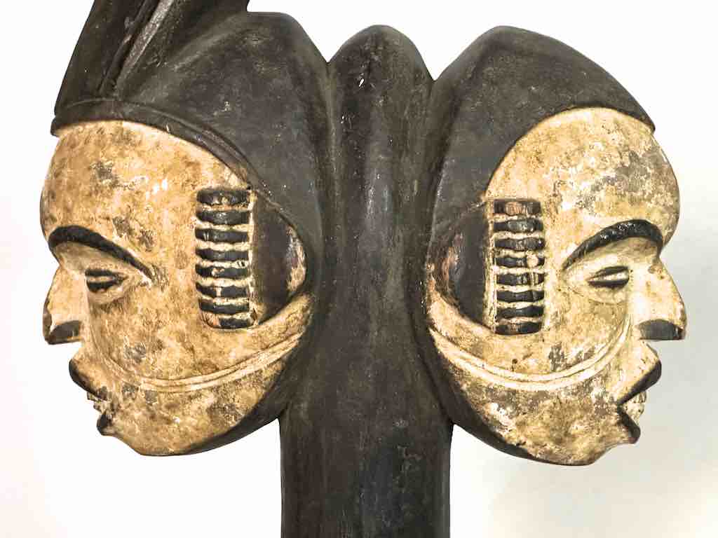 The Niger Bend - Vendita all'ingrosso Scultura - Statua vintage con stemma della danza Igbo Janus Heads | 24" - Nigeria10