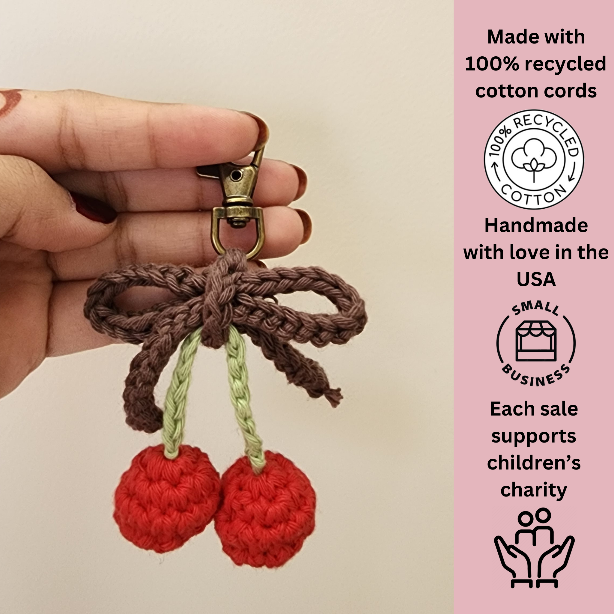 Handmade By Uruba – Großhandel Schlüsselanhänger-Armbänder – Handgefertigter Häkel-Kirschenschlüsselanhänger | Fruchtinspirierter Anhänger2