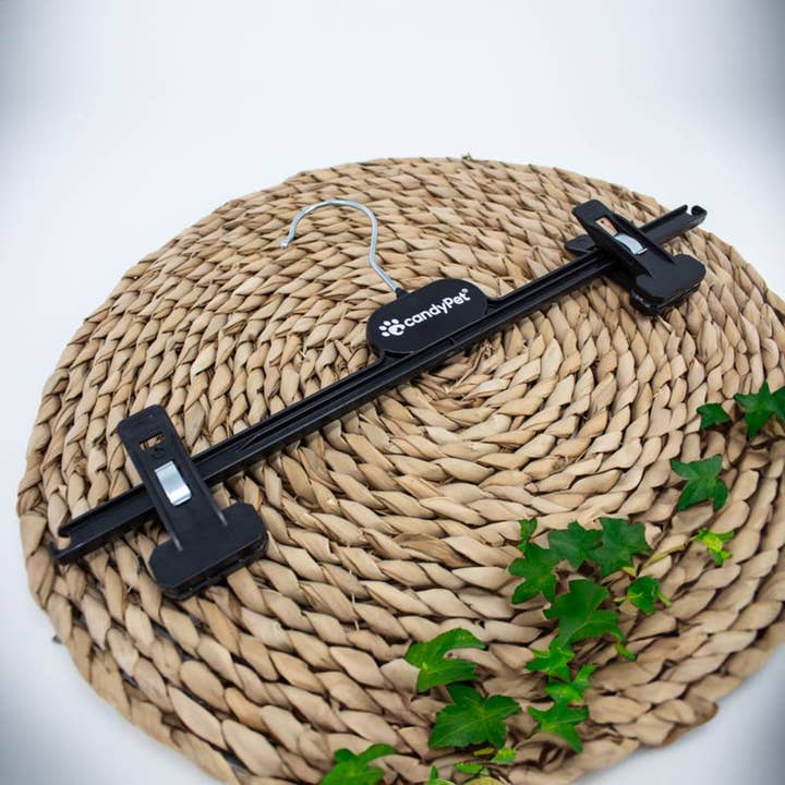 Hangers with Clip 36 cm and other Purchase Wholesale perchas. Free Returns & Net 60 Terms on Faire trending on Faire.