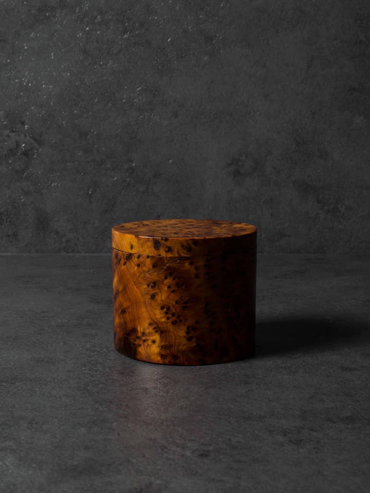 Cilindervormige doos van thuya hout voor wholesale door MAISON ATLAS